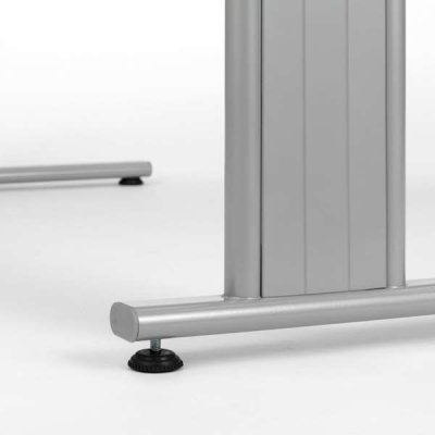 Schreibtisch Mega C-Fuß Detail Stellfuß